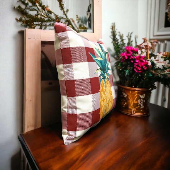 🆕 2 Hampton Bay Square Pillows Set ~ Pineapple Print ~ Indoor/Outdoor ~ Home - Picture 4 of 17